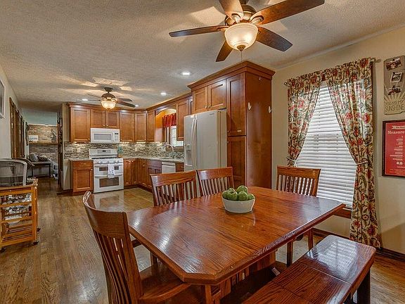 3rd image of 4384 Squaw Valley Dr