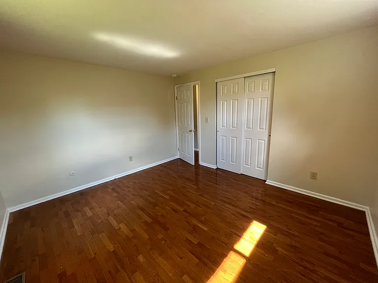 Fairglade Apartments — Photo 6
