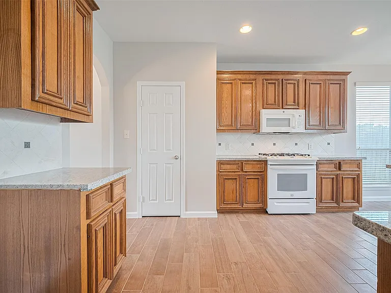 20834 Avery Cove Ln — Photo 13