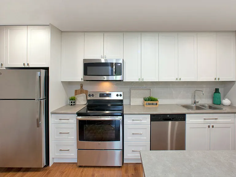 381 Edinburgh Rd S — Photo 4