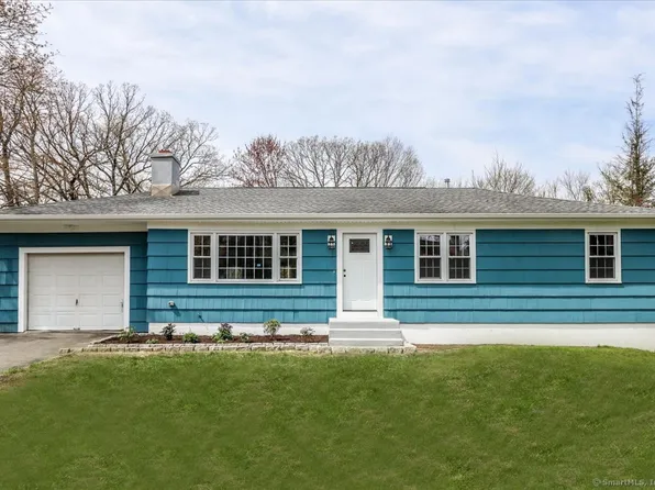 32 Robinhood Road, Danbury, CT 06811