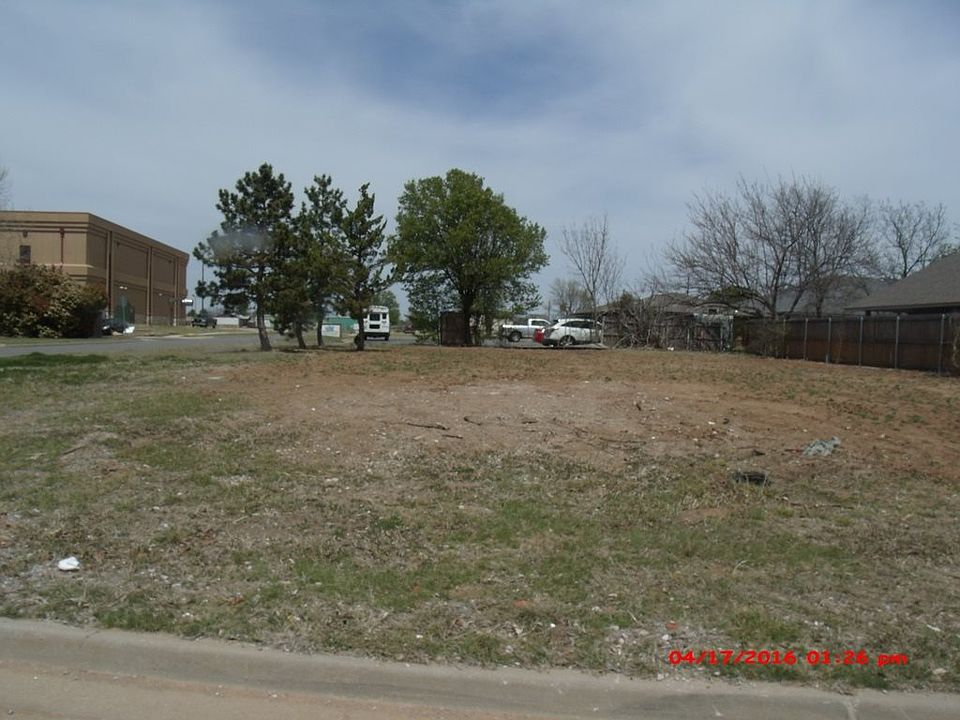 1st image of 7209 NW Maple Dr