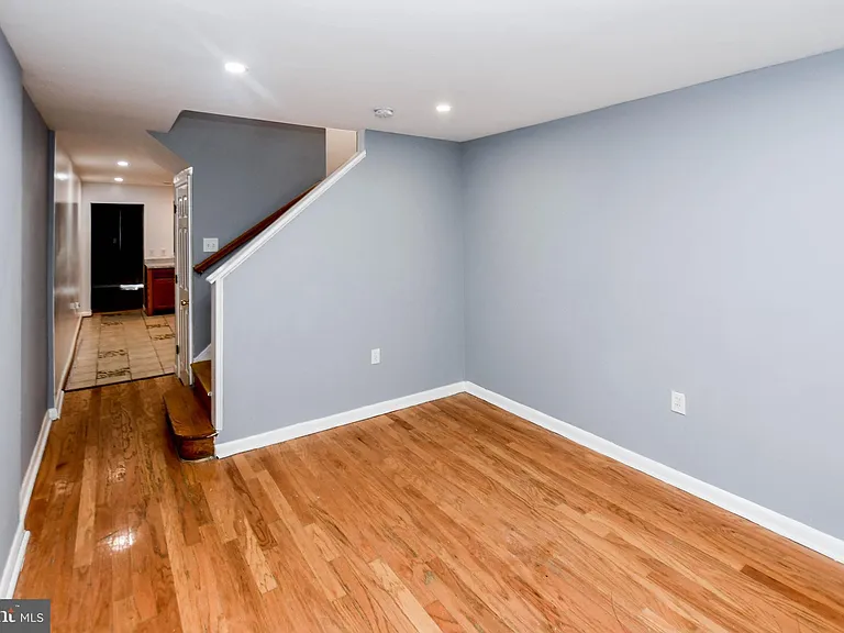 1704 Montana Ave NE — Photo 3