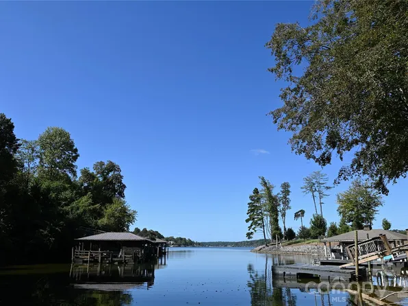 4559 1st St NW, Hickory, NC 28601