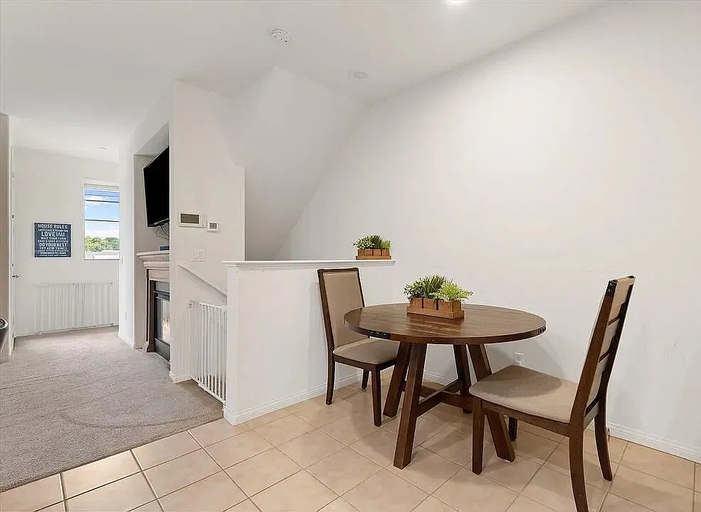 3 bed, 1613 sqft, $3,395 — Photo 4