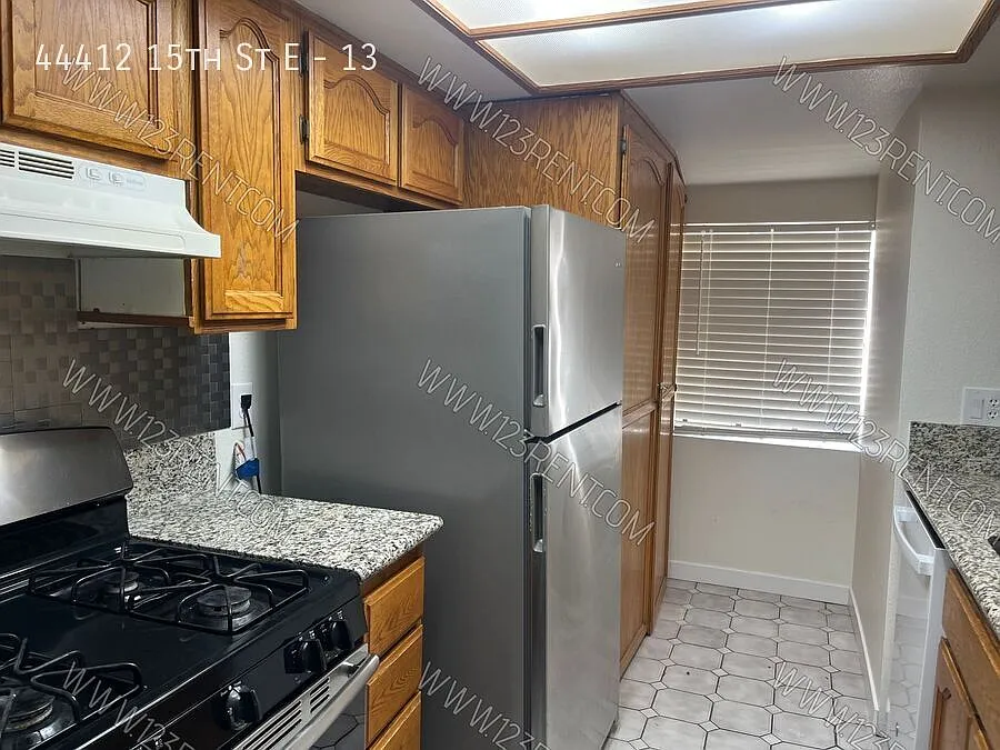 1bd/ 1bth Bonus Loft East Lancaster — Photo 4