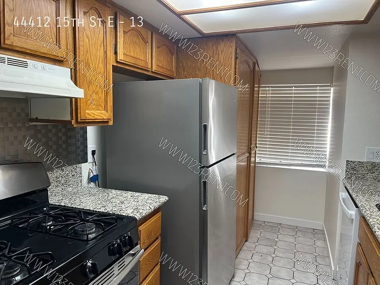 44412 15th St E #13 — Photo 4