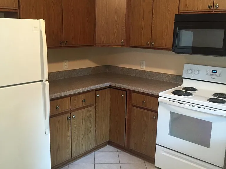 400 Drolmond Dr — Photo 1