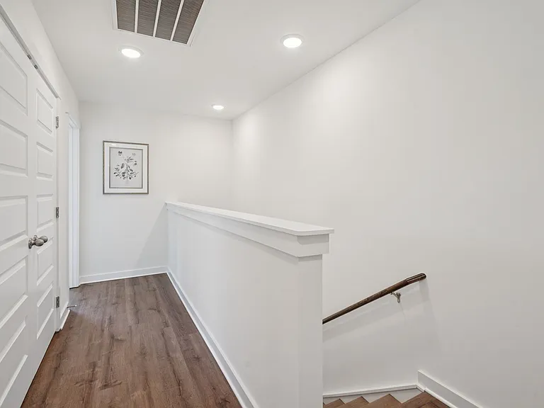Legends Townhomes — Photo 7