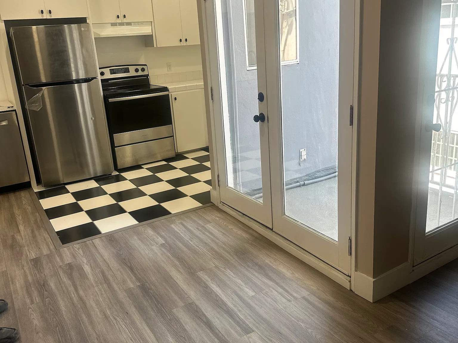 2 bed, 1000 sqft, $2,950 — Photo 2