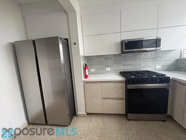3 bed, 2.0 bath, 3000 sqft, $2,800 — Photo 2