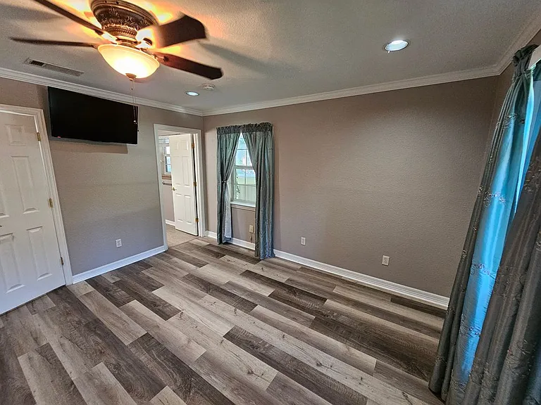 405 Atkerson Ln — Photo 22