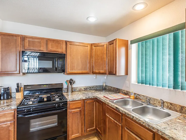 800 Sherwood Dr — Photo 9