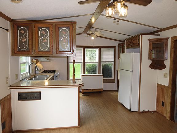 3rd image of 16 Bay Ln