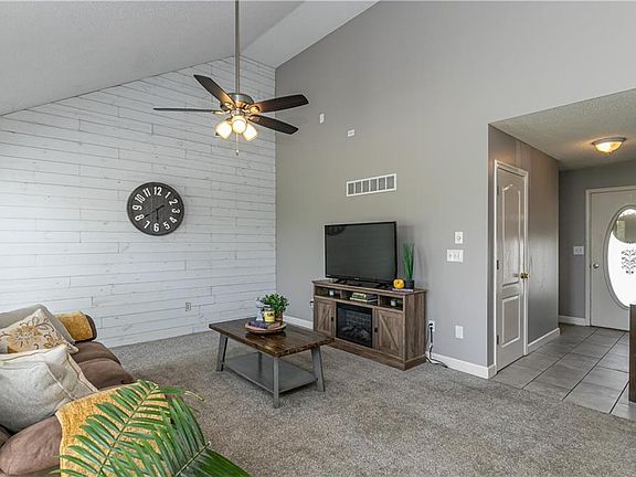 5th image of 809 E Beulah St