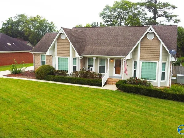 2134 Edinburgh Dr SW, Huntsville, AL 35803