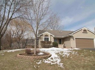 8090 Marsh Dr, Chanhassen, MN 55317