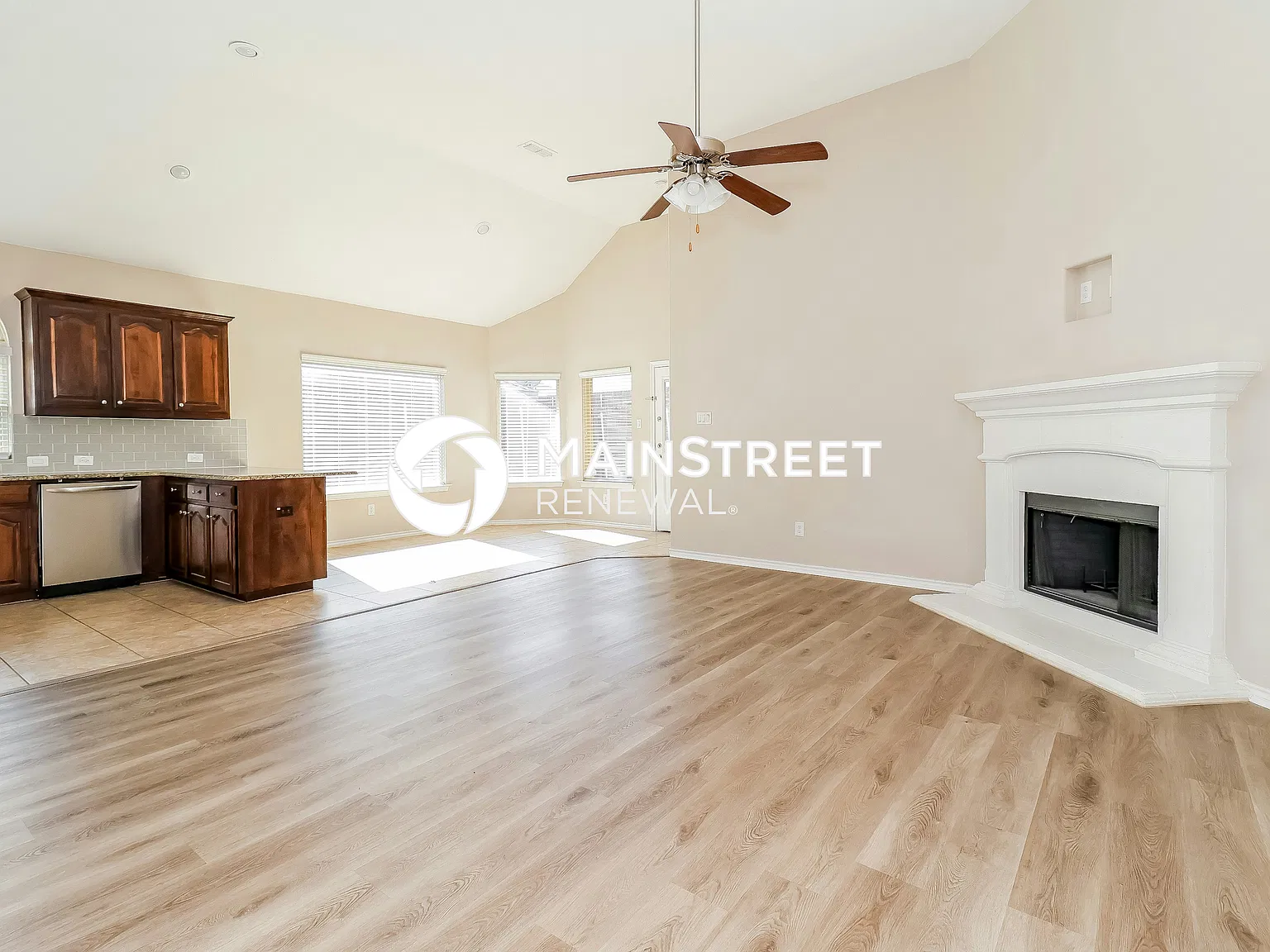 1237 Glen Court — Photo 3