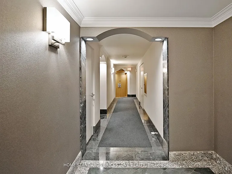 110 Bloor St W #1009 — Photo 46