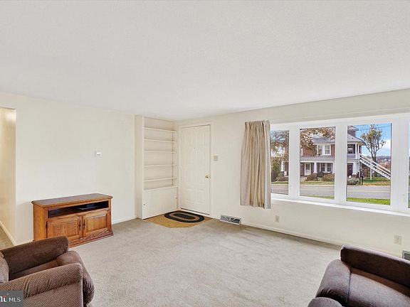 4th image of 241 S Park St