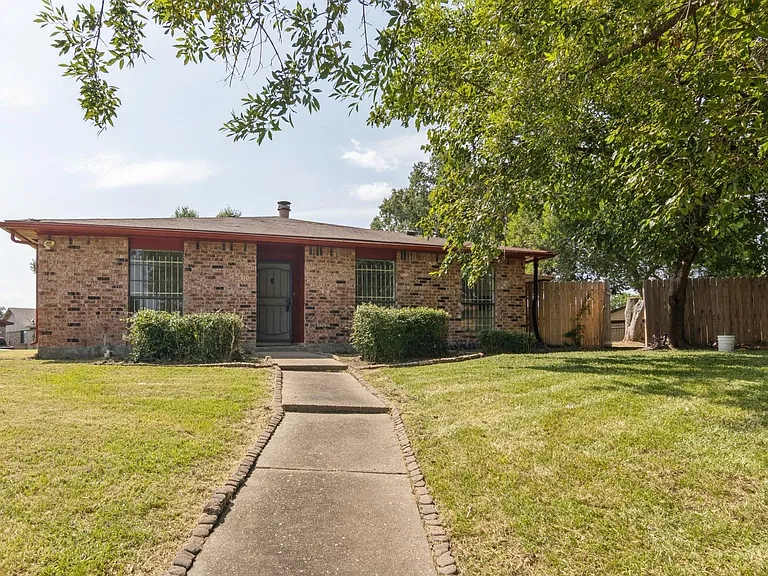 14603 Lorne Dr — Photo 2