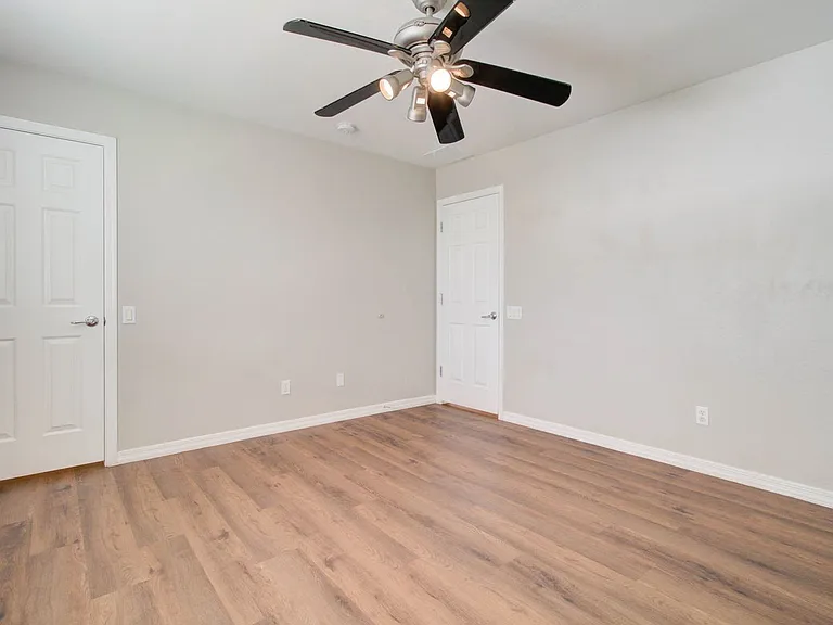 2143 W Marconi Ave — Photo 49