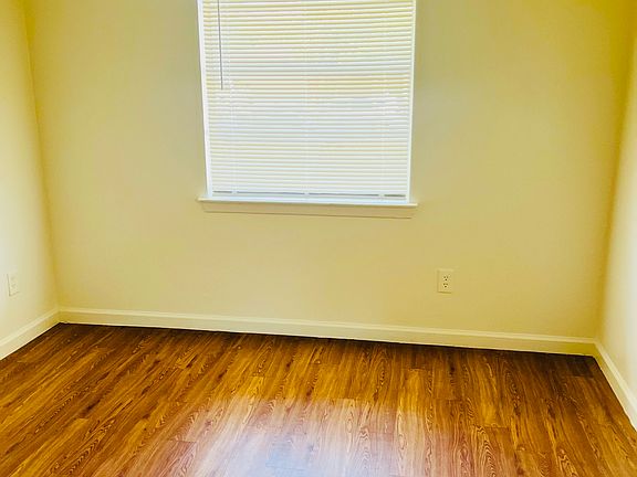 5th image of 313 W Cober St