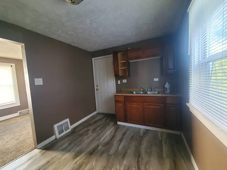 7919 Force Ave — Photo 5