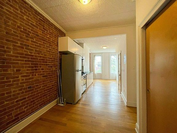 4th image of 104 Bedford Ave APT 4R