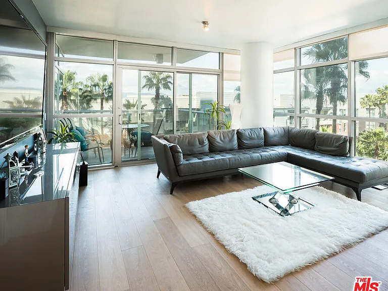 13650 Marina Pointe Dr #607 — Photo 1