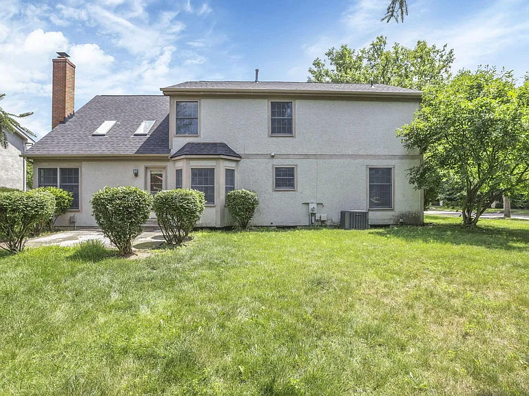 7641 Finbarr Ct — Photo 30