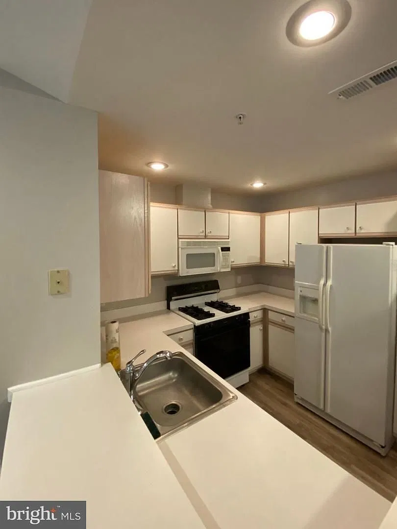 2bd 1bth condo in Silverbrook Wood in Owings Mills New Town! — Photo 2