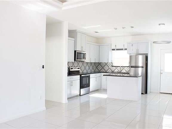 5th image of 1600 Angelina Dr #2