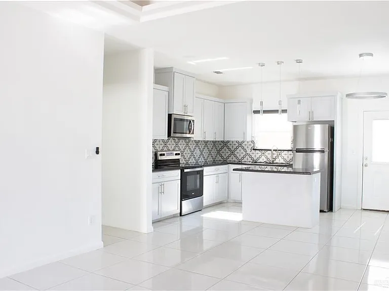 1600 Angelina Dr #4 — Photo 6