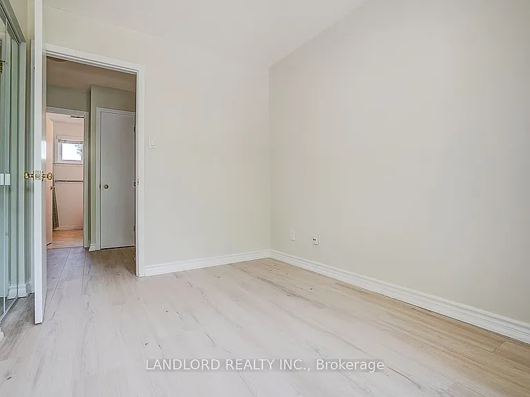 2294 Wyandotte Dr — Photo 27