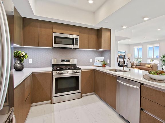 4th image of 1109 Cardiff Ave #403