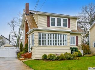 24 Locust St, Valley Stream, NY 11581