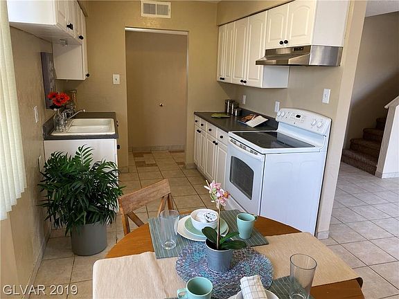5th image of 301 Lakeview Dr