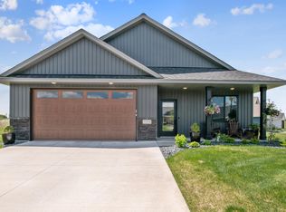 31654 Newport Curv, Lindstrom, MN 55045