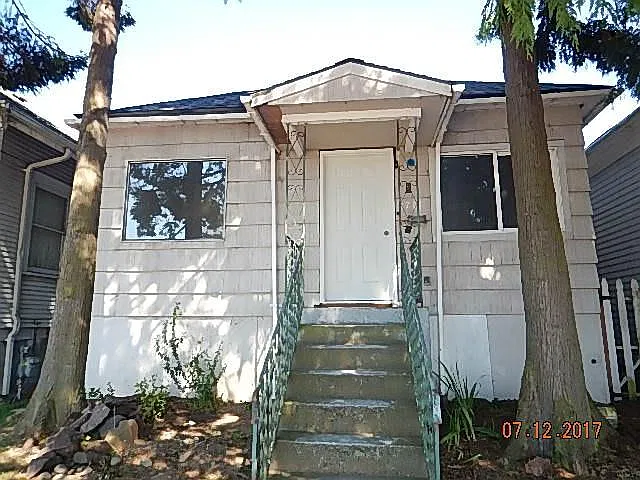 2717 Grand Ave