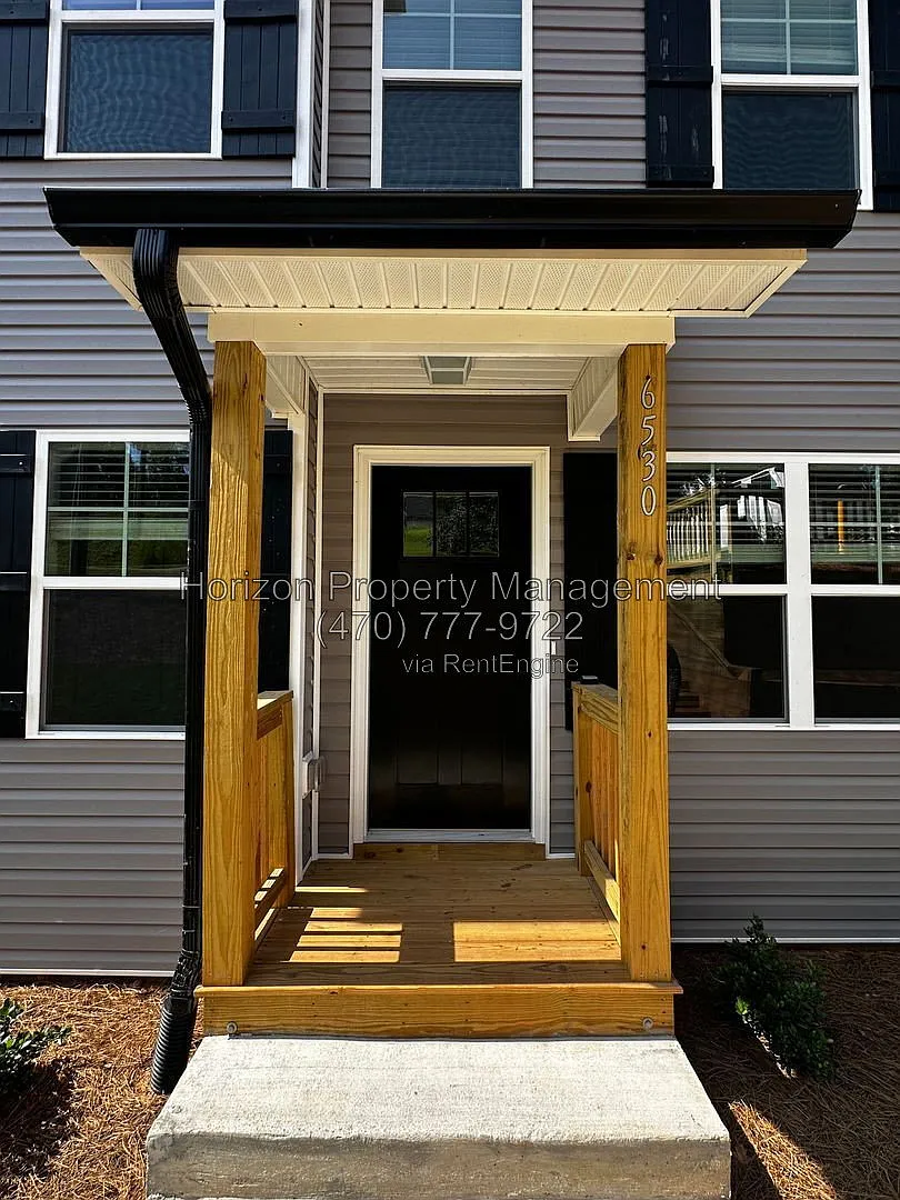 2 bed, 2.5 bath, 1264 sqft, $1,975 — Photo 2