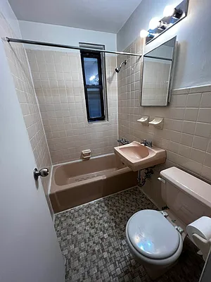 Rented by Salon Realty Corp | media 9