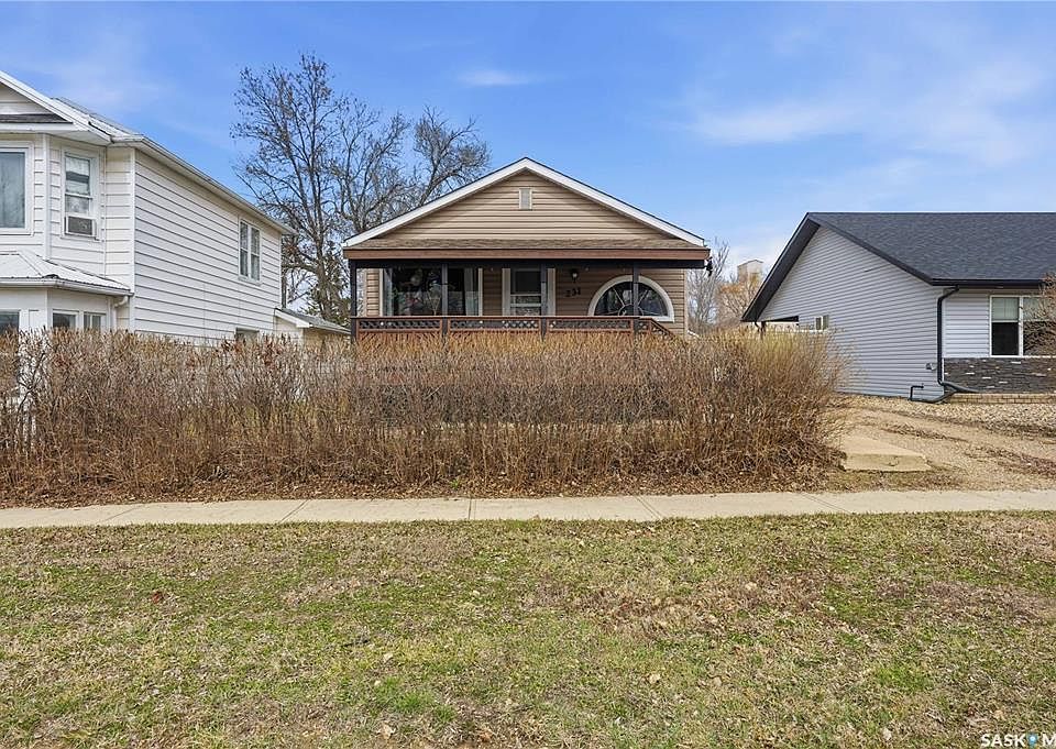 1st image of 231 5th AVENUE W