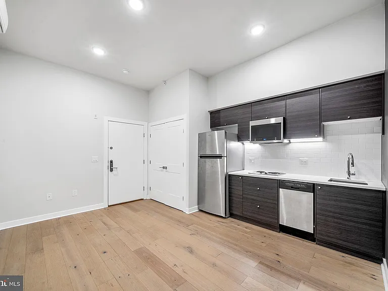 257 N 3rd St #1 — Photo 6