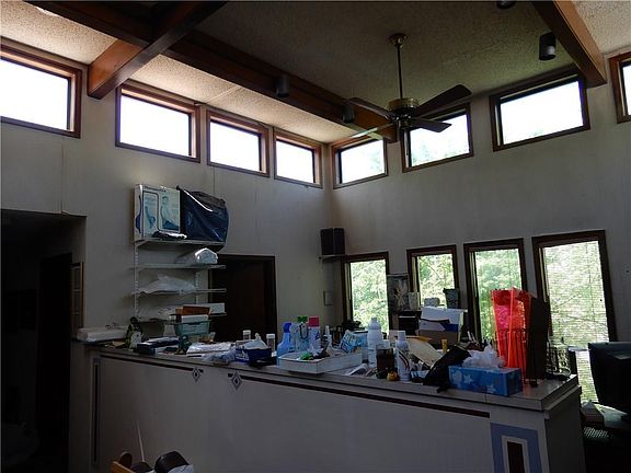 4th image of 95 Woodsdale Dr
