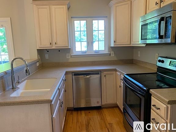 5th image of 241 Southgate Ln