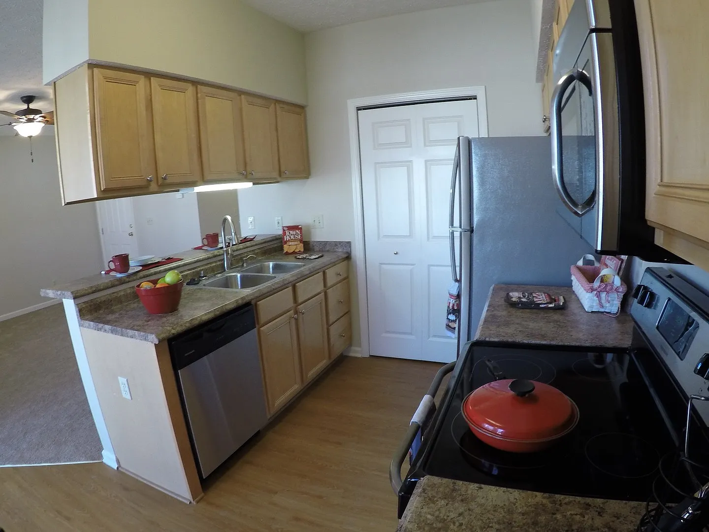 Portledge Commons, 1 and 2 Bedroom apartments, carport, central Lafayette — Photo 2