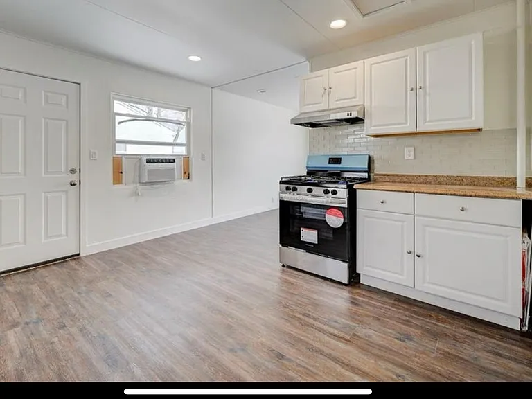 1924 S Hancock Ave — Photo 2