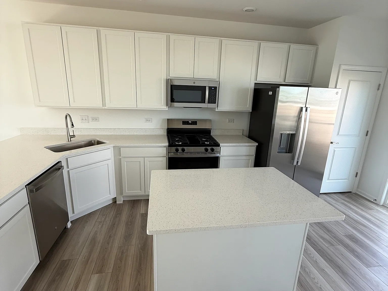 3 bed, 2.5 bath, 1764 sqft, $2,900 — Photo 4