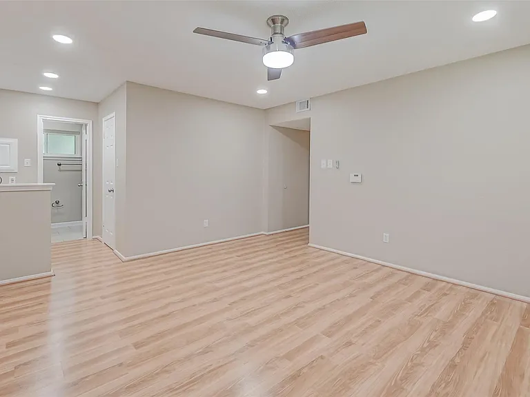 2302 Brook View Ln — Photo 30